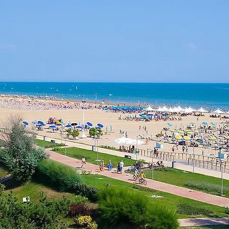 Sanian, In A Quiet Area Of Bibione, Within Walking Distance Of Shops, Restaurants And The Apartamento *