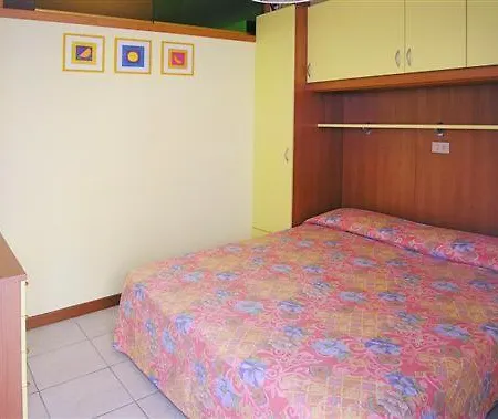 Sanian, In A Quiet Area Of Bibione, Within Walking Distance Of Shops, Restaurants And The Apartamento