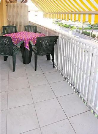 Sanian, In A Quiet Area Of Bibione, Within Walking Distance Of Shops, Restaurants And The Apartamento Bibione